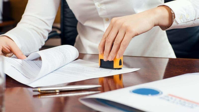 Giấy đặt cọc mua đất viết tay cần phải được công chứng